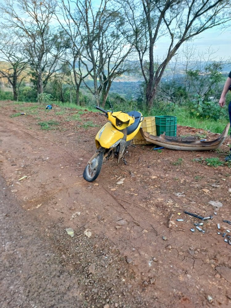 Grave acidente em Linha Santa Fé envolvendo carro e moto!