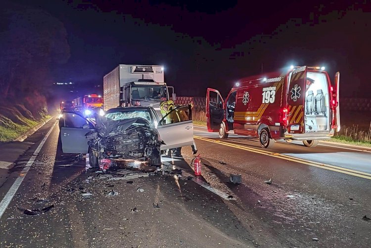 Motorista de carro com placas de Ponte Serrada morre em colisão com caminhão em Xaxim