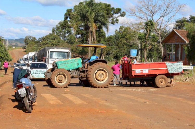 Indígenas bloqueiam rodovia entre Paial e Chapecó nesta quarta-feira