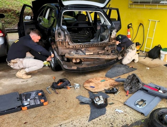 Chapecó: carro ‘recheado de crack’ é desmontado pela polícia