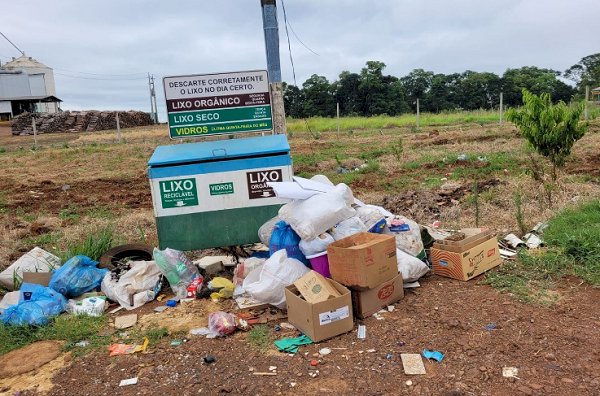 Iporã do Oeste orienta população sobre dias de recolhimento de lixo