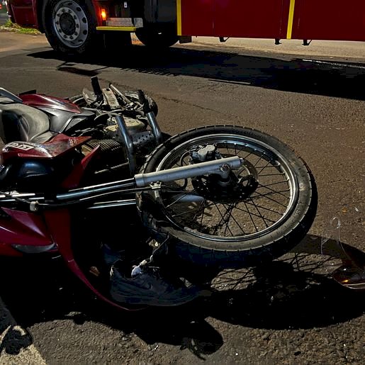 Colisão entre carro e moto deixa homem ferido na Willy Barth, em SMOeste