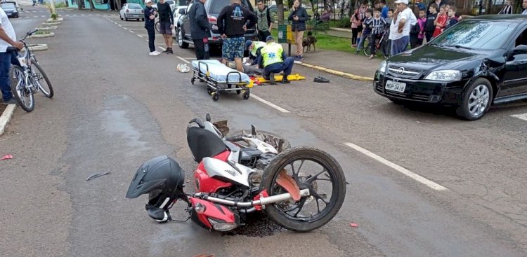 Homem fica ferido em colisão entre carro e moto em Itapiranga