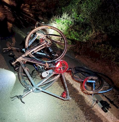 Ciclistas são atropelados e motorista foge em Itapiranga