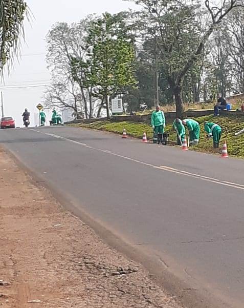 Prefeitura de Chapecó utiliza detentos na limpeza pública