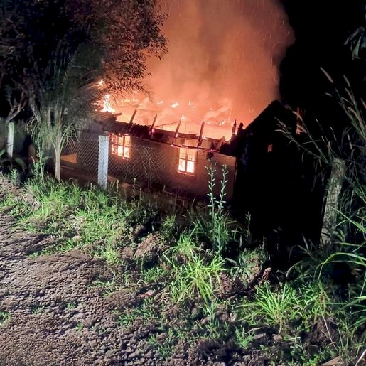 Após dois meses, casa é atingida por novo incêndio no interior de São João do Oeste