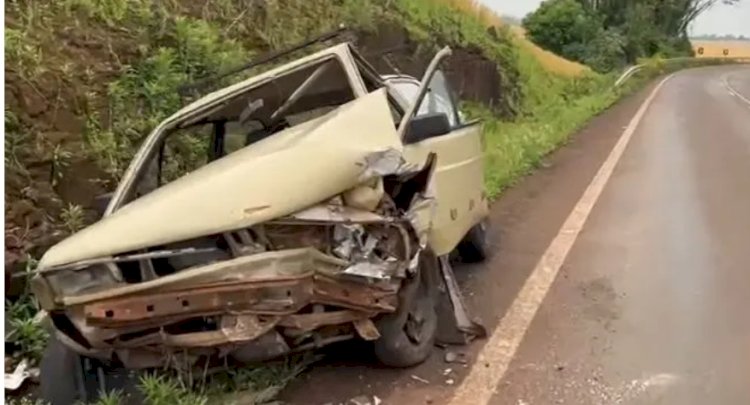 Veículo colide em barranco de pedras na RSC 163 em Vista Gaúcha