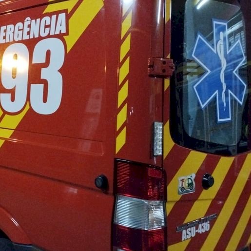 Artista tem parada cardíaca durante show e é salvo por bombeiros em SC