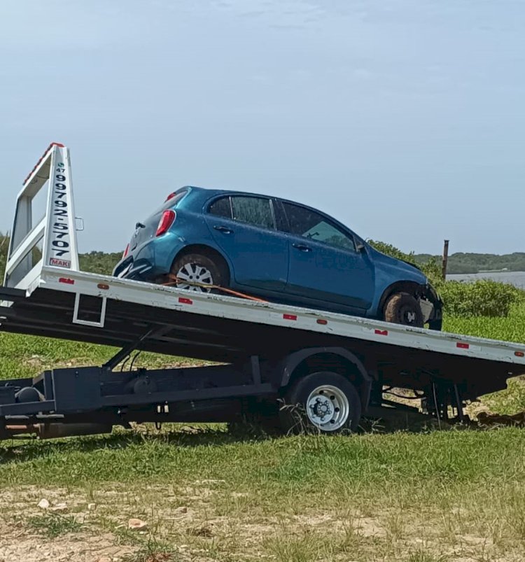 Durante fuga, motorista cai com veículo em lagoa e mais de 250 kg de maconha são apreendidos em Santa Catarina