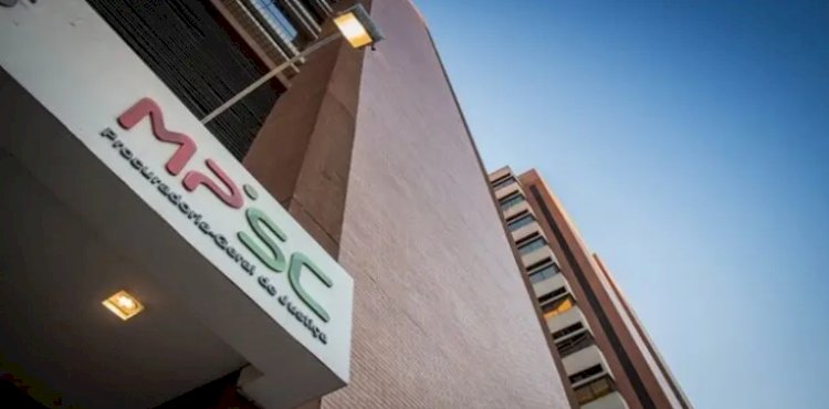 Condenado médico que gravou pacientes e armazenou pornografia infantil