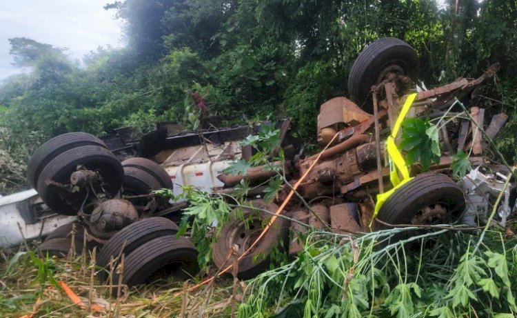 Caminhoneiro sofre ferimentos graves em saída de pista na BR-158