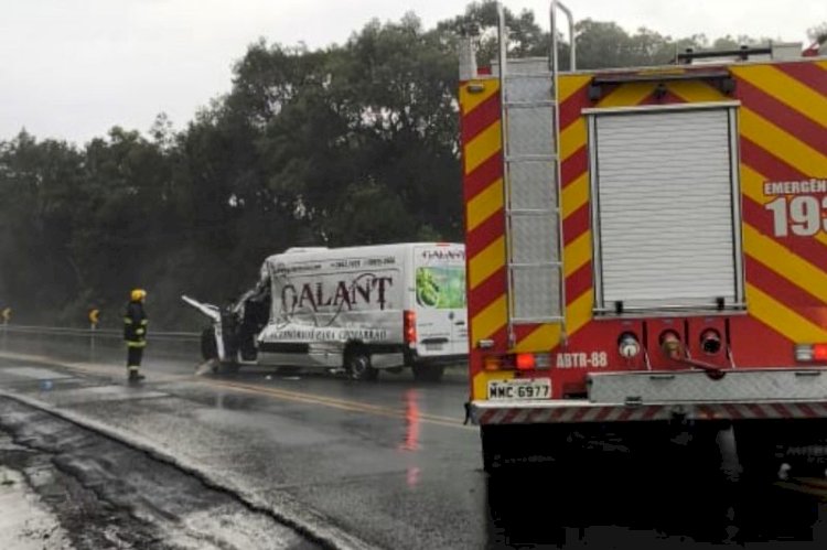 Motorista de van fica gravemente ferido após acidente na BR-282, em SC