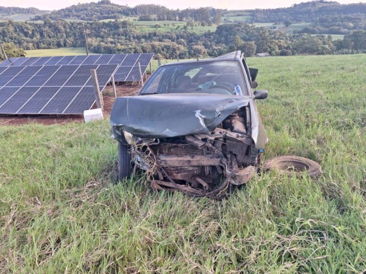 Jovem fica ferido em capotamento no Oeste de SC