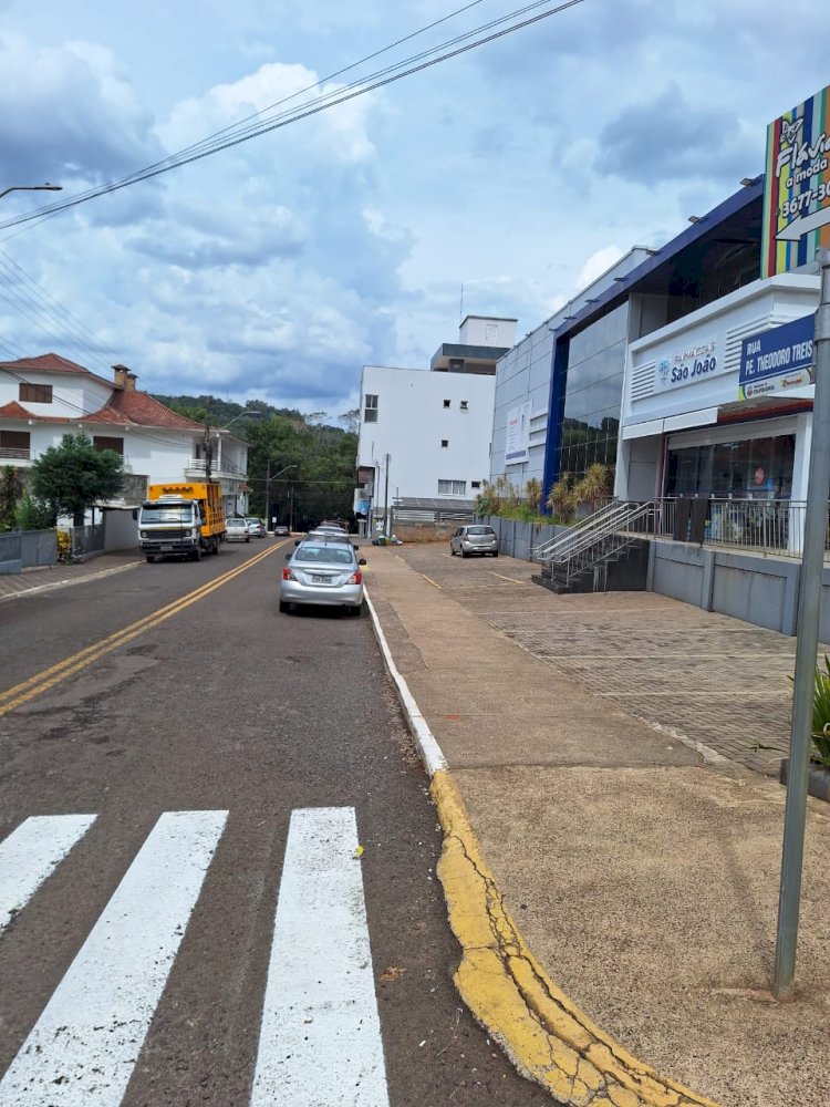 Município alerta motoristas sobre estacionamento em novas ruas de mão única em Itapiranga