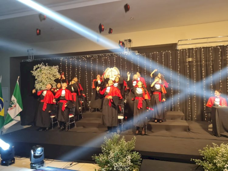 Reitor da UCEFF concede bolsas integrais para alunos que tiveram o dinheiro da formatura desviado
