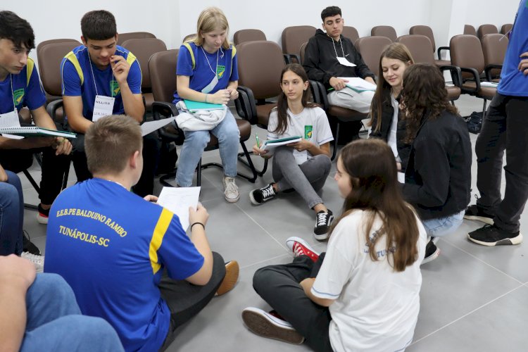 Sicoob Creditapiranga inicia programa Jovens Cooperativas Catarinenses 2025