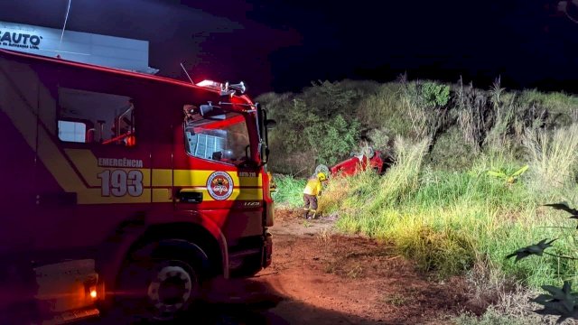 Homem fica gravemente ferido após capotamento na BR-282 em São Miguel do Oeste